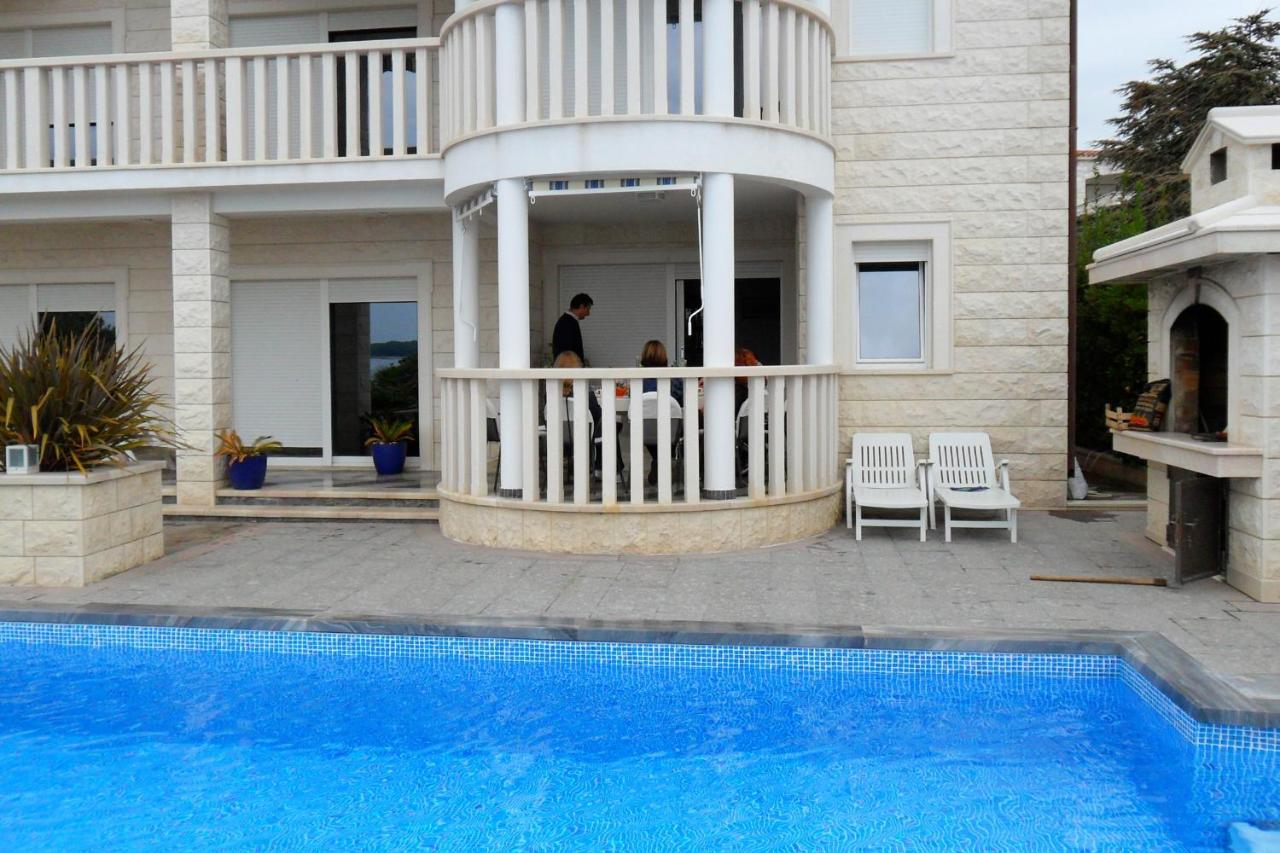 Family Friendly Apartments With A Swimming Pool Rogoznica - 7557 Zewnętrze zdjęcie
