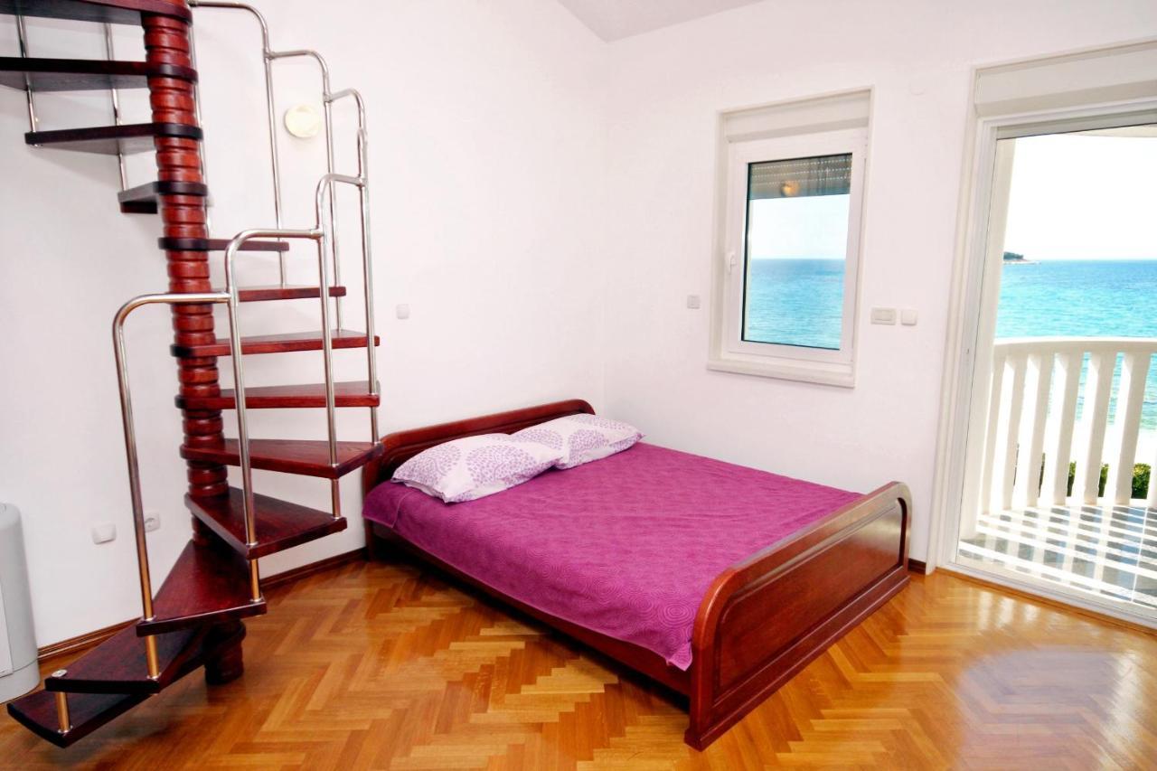 Family Friendly Apartments With A Swimming Pool Rogoznica - 7557 Zewnętrze zdjęcie